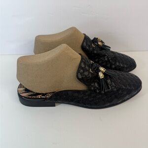 Chic Black Loafers with Tassel Accents